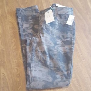 NWT! Maurices Camo Jeggings